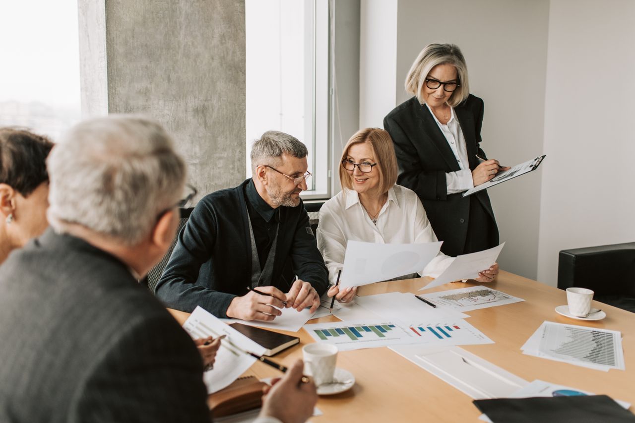 Should an SME Contractor Build an In-House Commercial Team or Outsource Contract Administration?